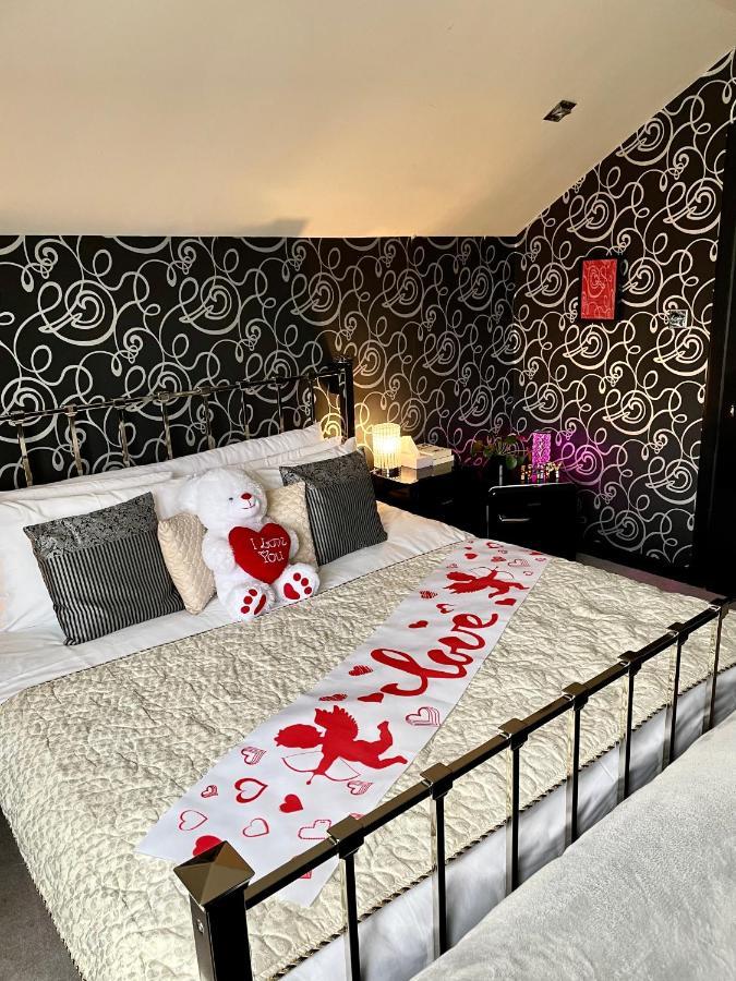 Finn Village - Loch Lomond Villa B&B - Black Room With Jacuzzi-Style Bath Глазго Экстерьер фото