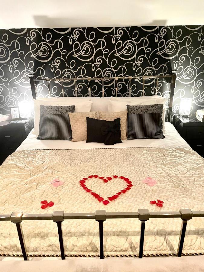 Finn Village - Loch Lomond Villa B&B - Black Room With Jacuzzi-Style Bath Глазго Экстерьер фото