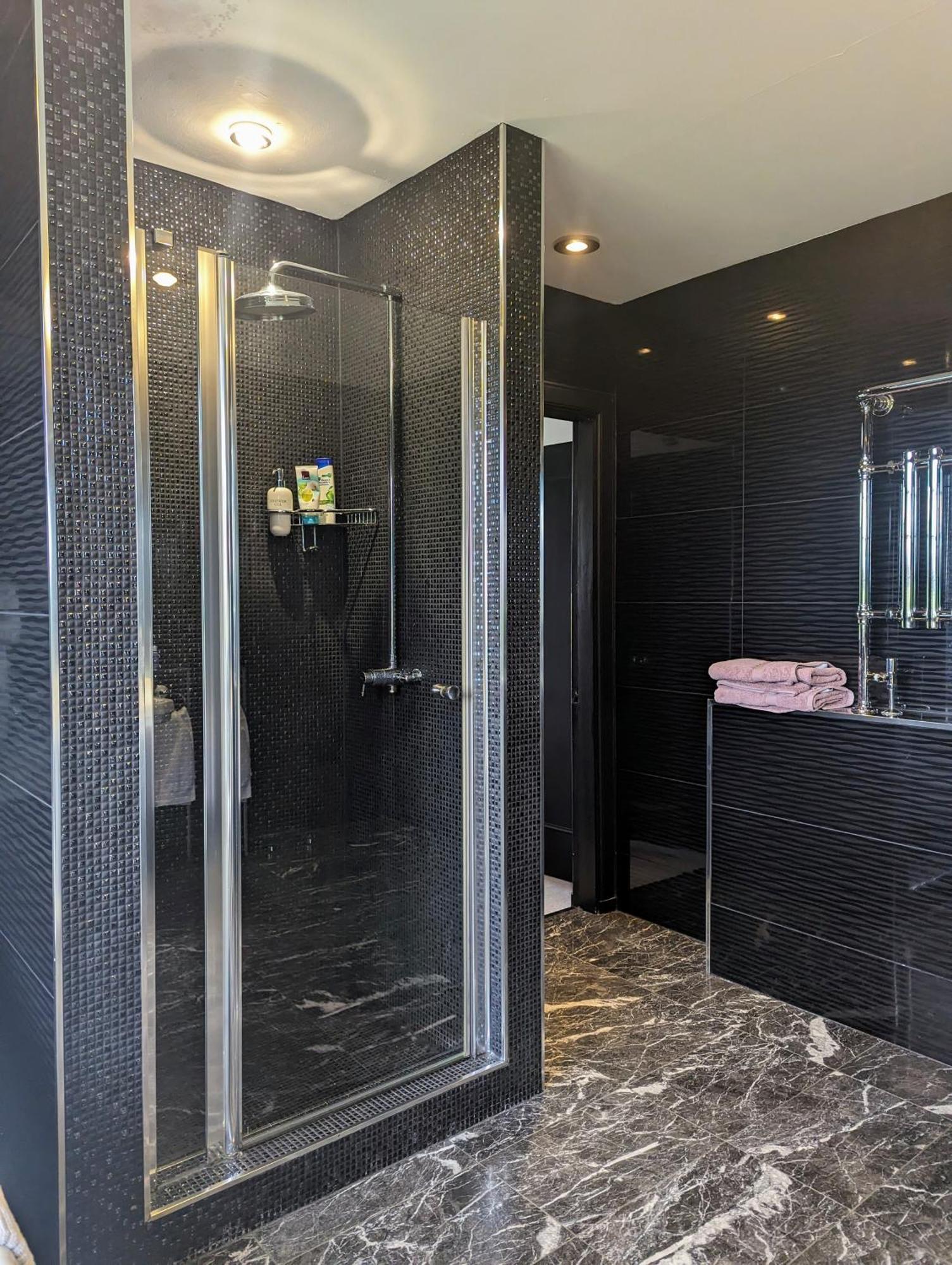 Finn Village - Loch Lomond Villa B&B - Black Room With Jacuzzi-Style Bath Глазго Экстерьер фото