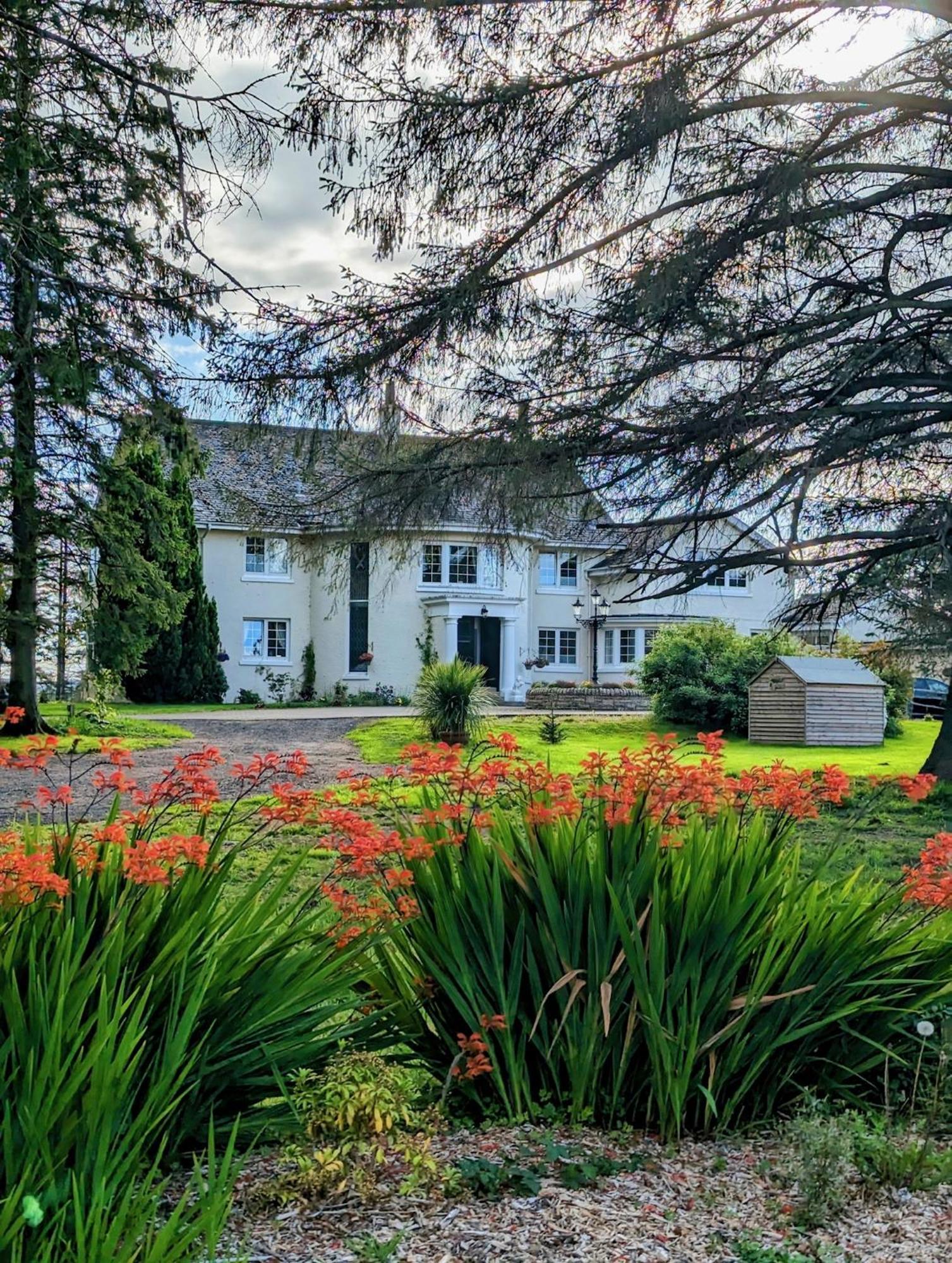 Finn Village - Loch Lomond Villa B&B - Black Room With Jacuzzi-Style Bath Глазго Экстерьер фото